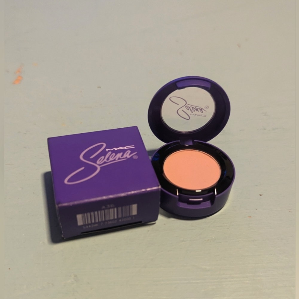 MAC Selena Missing My Baby Eyeshadow